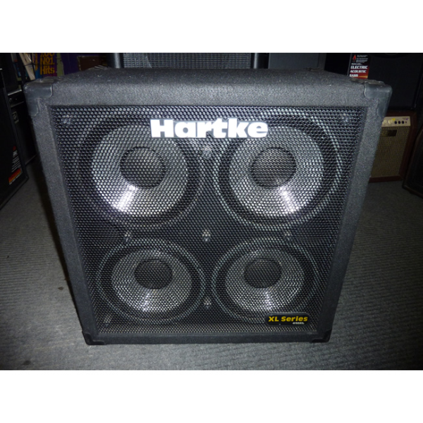 Beautiful 4x10 bass cab with lovely rugged carpet covering.  Mint condition.  400 watts @ 8 ohms.