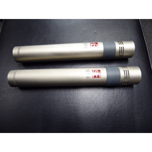 A great matched pair of two small diaphragm condenser microphones.<br />Perfect for strings, acoustic guitars and pianos.<br />The sE1a uses a capsule built and tested by the same skilled technicians as the more expensive sE5 and Rupert Neve Signature RN17 SDCs, housed in a chassis alongside super-quiet electronics.&nbsp;<br /><br />