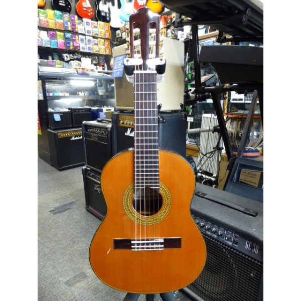 <p>Spanish-made octave guitar with solid top &amp; sides.</p><p>Condition: One scratch on the shoulder, a few small marks here and there, otherwise excellent.</p><p>(Street price: &pound;995)</p>