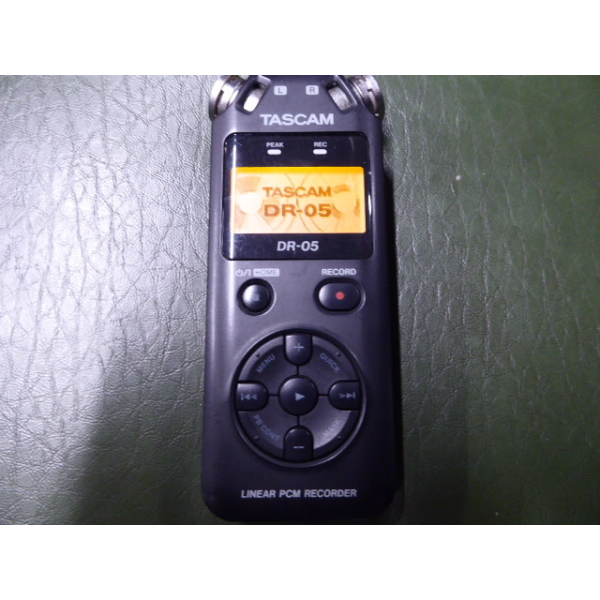 <p>Great handheld recorder with two 'off-axis' microphones.</p><p>Ideal for recording live performances and demos.</p><p>2GB SDHC card included.</p><p>Works with up to 32GB SDHC.</p><p></p>