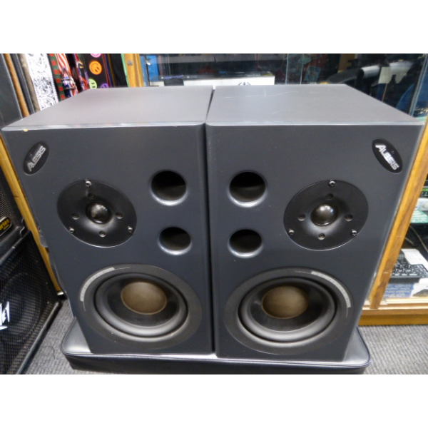 <p>Great two-way active nearfield monitors.</p><p>Ideal for home project studio applications.</p><p>6.25''bass driver and soft dome tweeter.</p><p>Combi socket inputs accept jack or XLR.</p><p></p>