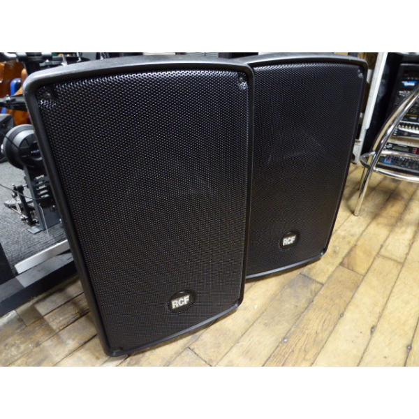 <p>Professional high-powered PA speakers - phenomenal sound!</p><p>Secondhand but very well looked after by one previous owner - mint condition.</p><p>Power Output: 1400W Peak / 700W RMS&nbsp;</p><p>Class-D amplifier (1000W peak low frequency, 400W peak high frequency).</p><p><br /></p>