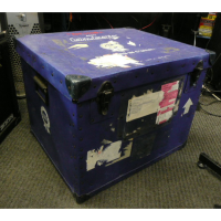 <p>Flight case with fibreboard shell. &nbsp;Can be used for drum hardware, lighting par cans, etc.</p><p>Condition: Various scrapes, and a big gash across the top (as seen in pics).</p>