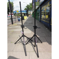 <p>Heavy-duty speaker stands with 35mm pole.</p><p>Crank handles allow easy height extension.&nbsp;</p><p></p>