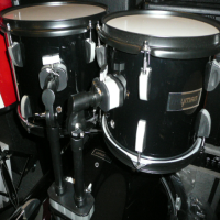 Excellent 5-piece beginner drum kit including cymbals, stands, stool, kick pedal, and sticks.