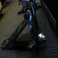 High quality double kick pedal in excellent condition with original case and sleeve.