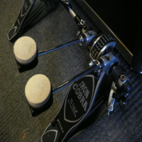High quality double kick pedal in excellent condition with original case and sleeve.