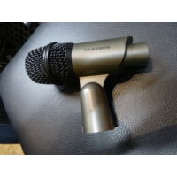 <p>Great dynamic cardioid microphone for instruments.</p><p>Well-voiced for Snare and Tom miking.</p><p>Integrated stand-mount.</p><p><br /></p>