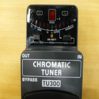 Chromatic tuner pedal for guitar/bass in new condition.
