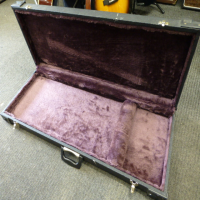 Electric guitar hard case in good condition.