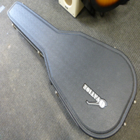 Lovely robust hard case for roundback guitars.&nbsp; New condition.