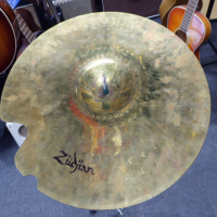 <p>Decent and affordable 16" cymbal.</p><p></p>