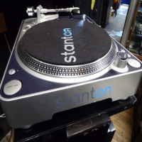 <p>The Stanton T80 brings futuristic looks and the latest digital technology together in a world-class turntable with a powerful direct-drive motor.</p><p>With Key Lock built-in, the user can adjust the tempo of a record without affecting pitch, while a S/PDIF digital output makes the T80 great for archiving vinyl or for use with a digital mixer.</p><p>Motor: 8-pole, 3-phase, brushless dc motor</p><p>Speeds: 33, 45 and 78rpm</p><p>Reverse mode function.</p><p>Wow and flutter: 0.15% wrms</p><p>Tonearm: static balanced straight shaped.</p><br />