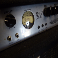 <p>Fantastic 300 watt bass guitar amplifier with 2x10" drivers, carpet covering, robust side handles, DI out, and loads more!</p><p>Good condition.</p>