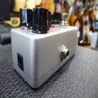 Affordable guitar compressor pedal in good condition.<br />