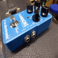 Quality delay and looper pedal in very good condition with box.<br />