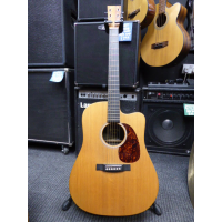 <p>Mexican-made electro-acoustic with solid spruce top and Fishman electronics.</p><p>Condition: A few marks, nothing major.</p>