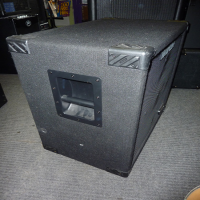 Beautiful 4x10 bass cab with lovely rugged carpet covering.  Mint condition.  400 watts @ 8 ohms.