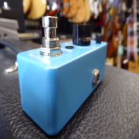 Affordable chorus pedal in excellent condition.<br />