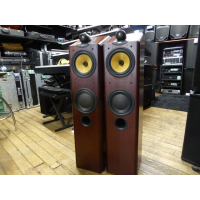 <p>Beautiful floorstanding loudspeakers, exquisitely finished in a real wood veneer. (Red-stained cherrywood)</p><p>Audiophile sound with superb separation, stereo imaging, tight and musical bass response, warm midrange and stunningly accurate highs. </p><p>The extra cabinet volume and bass reflex drive unit gives an extended bass response.</p><p>Excellent condition, with original spikes.</p><p><br /></p>