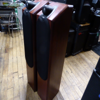 <p>Beautiful floorstanding loudspeakers, exquisitely finished in a real wood veneer. (Red-stained cherrywood)</p><p>Audiophile sound with superb separation, stereo imaging, tight and musical bass response, warm midrange and stunningly accurate highs. </p><p>The extra cabinet volume and bass reflex drive unit gives an extended bass response.</p><p>Excellent condition, with original spikes.</p><p><br /></p>