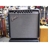 <p>Awesome 40 watt guitar amplifier with multiple amp voicings, tons of effects, 2-way footswitch included, and more.</p><p>Excellent condition.</p>