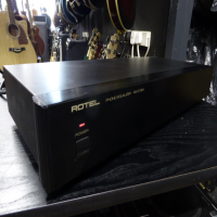 <p>Lovely dedicated phono stage, with selectable Moving Magnet/Moving Coil input on gold RCAs.</p><p>Outputs on gold RCA.</p><p>Very good condition.</p>