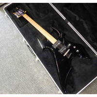 Korean-made Beast in excellent condition with BC Rich hard case.<br />