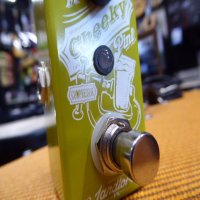 Affordable compressor pedal with compact design.&nbsp; Great condition.<br />