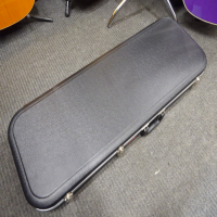 Electric guitar hard case for strat/tele.&nbsp; Excellent condition!<br />