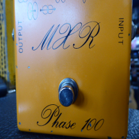 <p>Classic 1975 analogue phaser pedal.</p><p>Condition: Loads of paint chips as expected!</p>