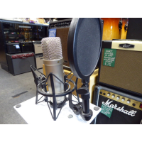 <p>Great wide-diaphragm condenser microphone.</p><p>Sounds fabulous on vocals as well as acoustic instruments.</p><p>Very quiet in operation - excellent noise rejection.</p><p>Sturdy build quality.</p><br /><p></p>