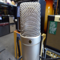 <p>Great wide-diaphragm condenser microphone.</p><p>Sounds fabulous on vocals as well as acoustic instruments.</p><p>Very quiet in operation - excellent noise rejection.</p><p>Sturdy build quality.</p><br /><p></p>