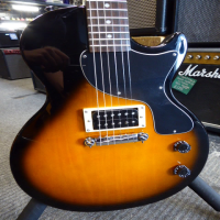 <p>Single pickup Les Paul guitar with great playability.&nbsp; Perfect for beginners.</p><p>Condition: A small chip in the headstock and a slight mark on the back, otherwise excellent.</p>