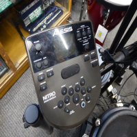 <p>Good quality electronic drum kit at an affordable price.&nbsp; Includes sticks.</p><p>Excellent condition.</p>