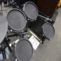 <p>Good quality electronic drum kit at an affordable price.&nbsp; Includes sticks.</p><p>Excellent condition.</p>