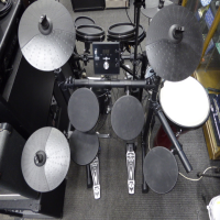 Entry-level electronic drum kit in excellent condition.<br />