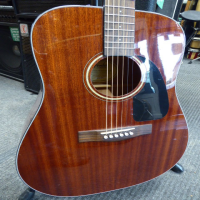 Decent entry-level acoustic guitar in good condition.<br />