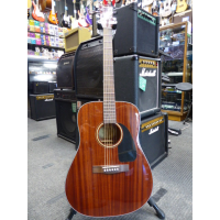 Decent entry-level acoustic guitar in good condition.<br />