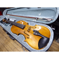 <p>Lovely intermediate violin in very good condition, with case and bow.</p><p>Made In Germany.</p><br />