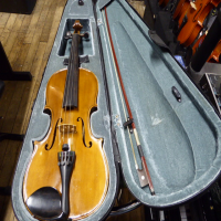 <p>Lovely intermediate violin in very good condition, with case and bow.</p><p>Made In Germany.</p><br />