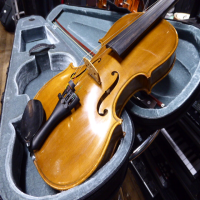 <p>Lovely intermediate violin in very good condition, with case and bow.</p><p>Made In Germany.</p><br />