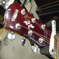 Classic thin-bodied electro-acoustic by Yamaha.&nbsp; Excellent condition.<br />