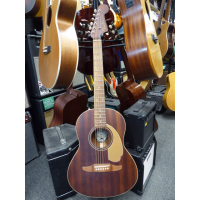 Lovely short-scale acoustic guitar in mint condition with original bag.<br />