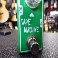 <p>Compact delay pedal with original box.</p><p>Condition: A few tiny chips in the finish, otherwise excellent.</p>