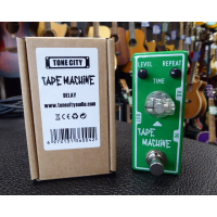 <p>Compact delay pedal with original box.</p><p>Condition: A few tiny chips in the finish, otherwise excellent.</p>