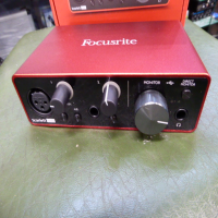 <p>Turn ideas into records. Hook up a guitar and a mic and make the best recordings you ever have. Solo is studio sound made simple.</p><p>The single 3rd Generation Scarlett mic preamp sounds great straight out of the box. </p><p>Air mode recreates the legendary effect of Focusrite's ISA mic pres and makes vocals and guitars shine.</p><p>The high-impedance, high-headroom instrument input is great for recording guitar or bass without clipping, while our iconic Gain Halos make it easy to set input levels fast.</p><p>Two balanced outputs are hum-free for pristine monitoring, mixing and mastering with studio monitors.</p><p>Two inputs and two outputs; one 3rd Generation mic pre, one switchable line/inst input and balanced outputs.<br />&nbsp;<br /></p>