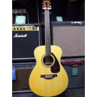 <p>Stunningly good small-bodied electro-acoustic guitar by Yamaha.</p><p>Excellent condition with original heavy duty gig bag.</p>