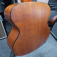 <p>High quality Korean-built acoustic guitar at a very affordable price!&nbsp; This features a chunky solid cedar top, a comfortable orchestra body shape, and a great action.</p><p>Good condition.</p>