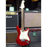 Short scale entry-level guitar in great condition.<br />